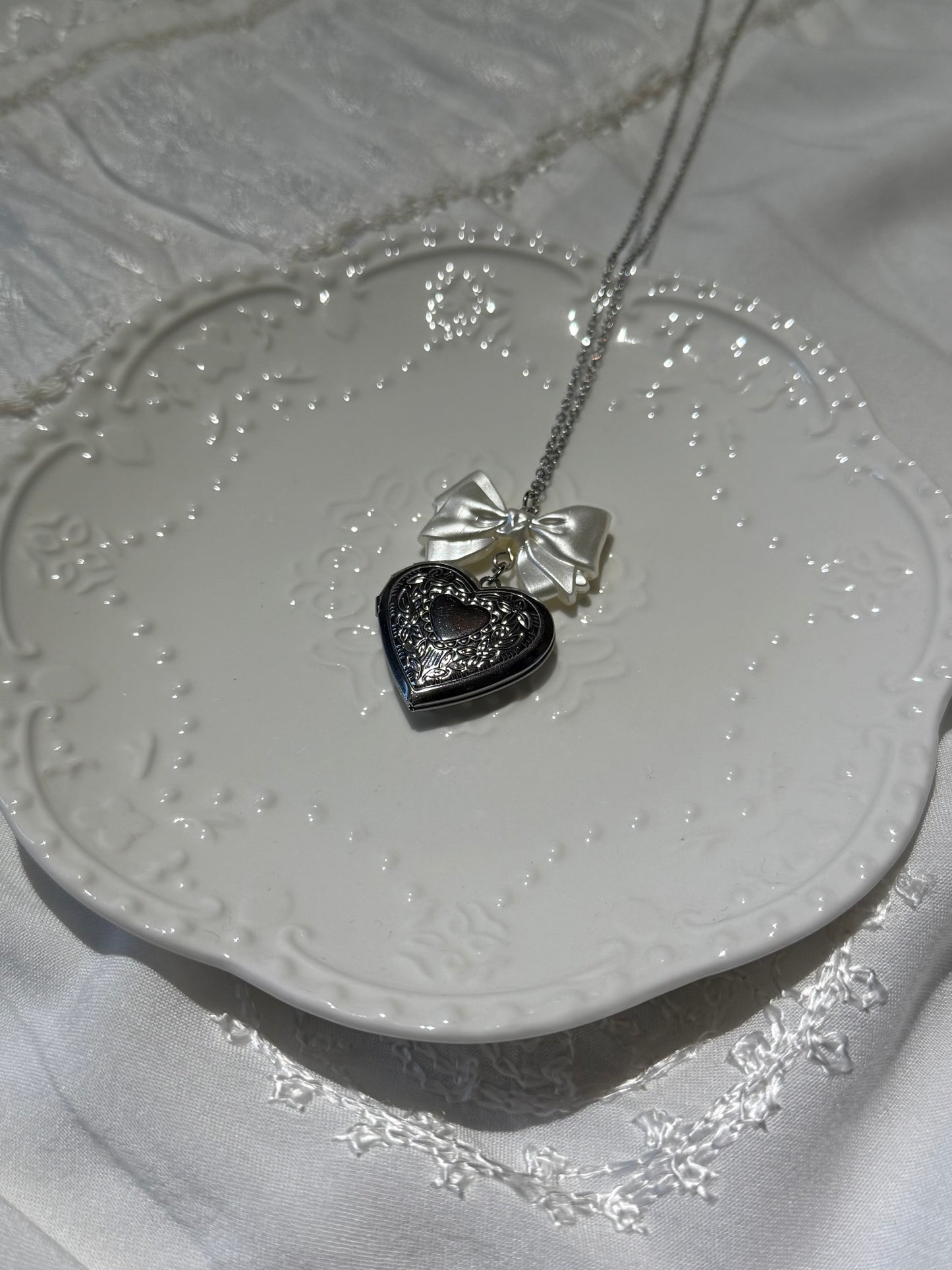 lyra locket bow necklace