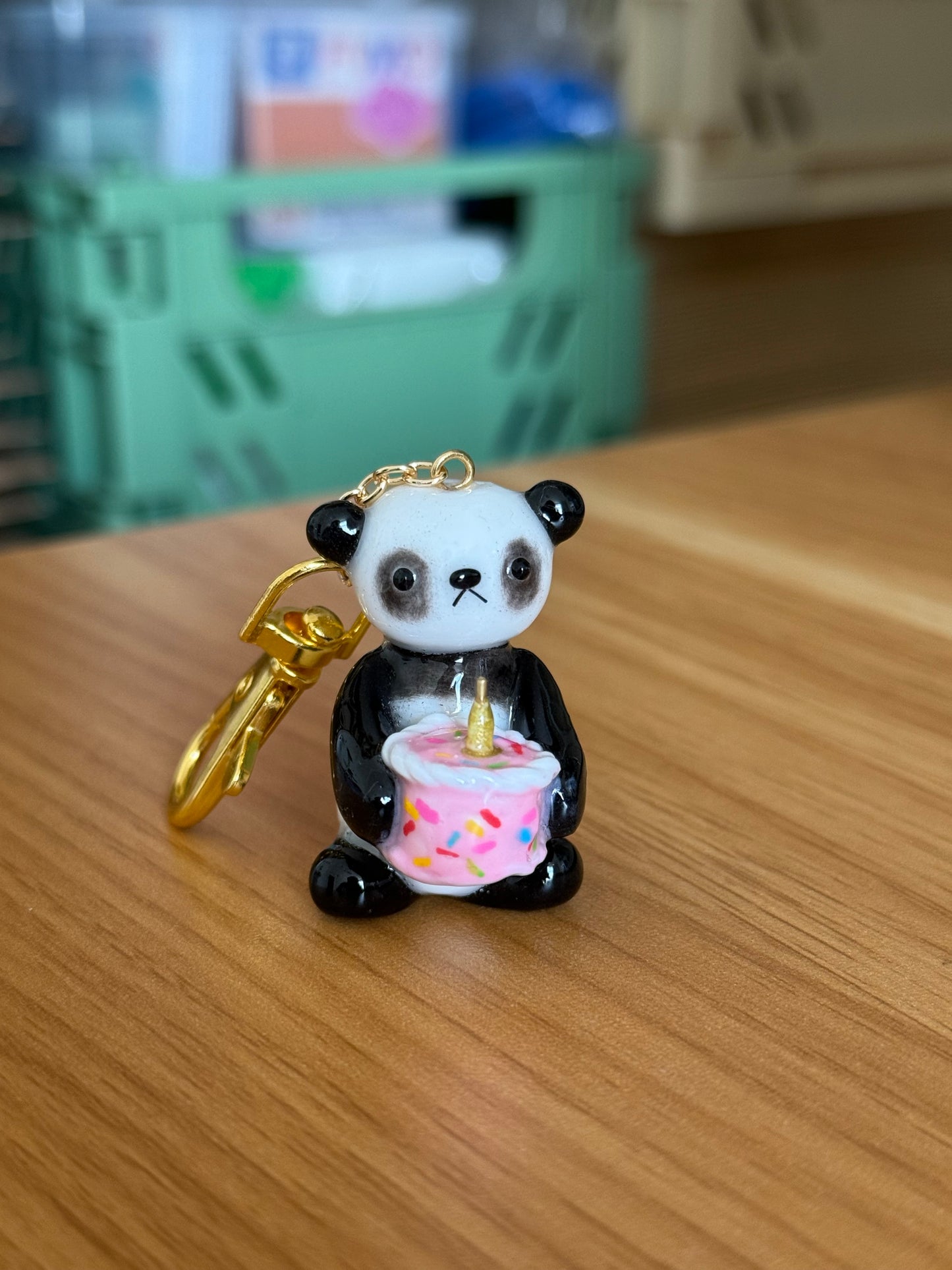 panda holding cake keychain