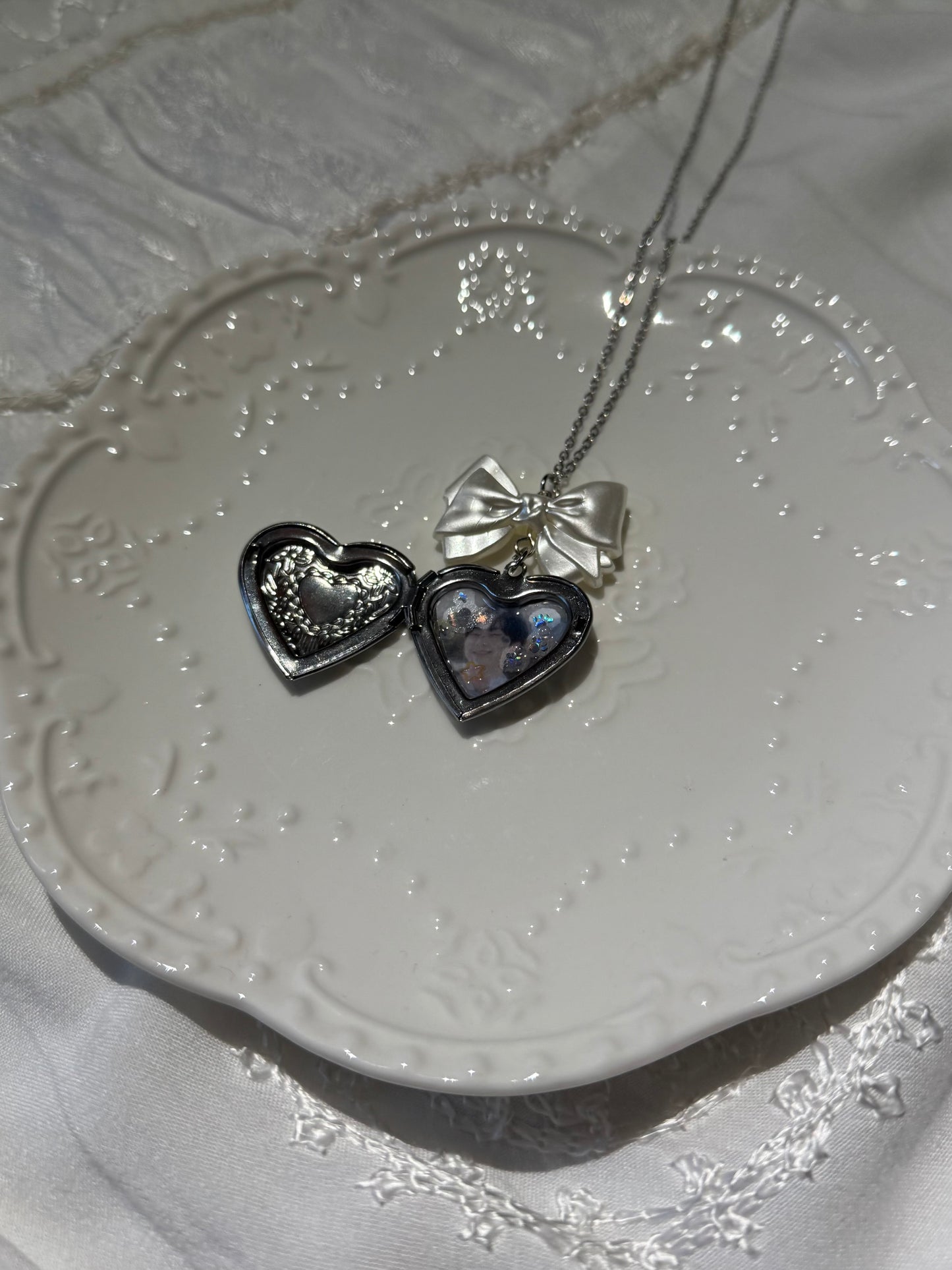 lyra locket bow necklace