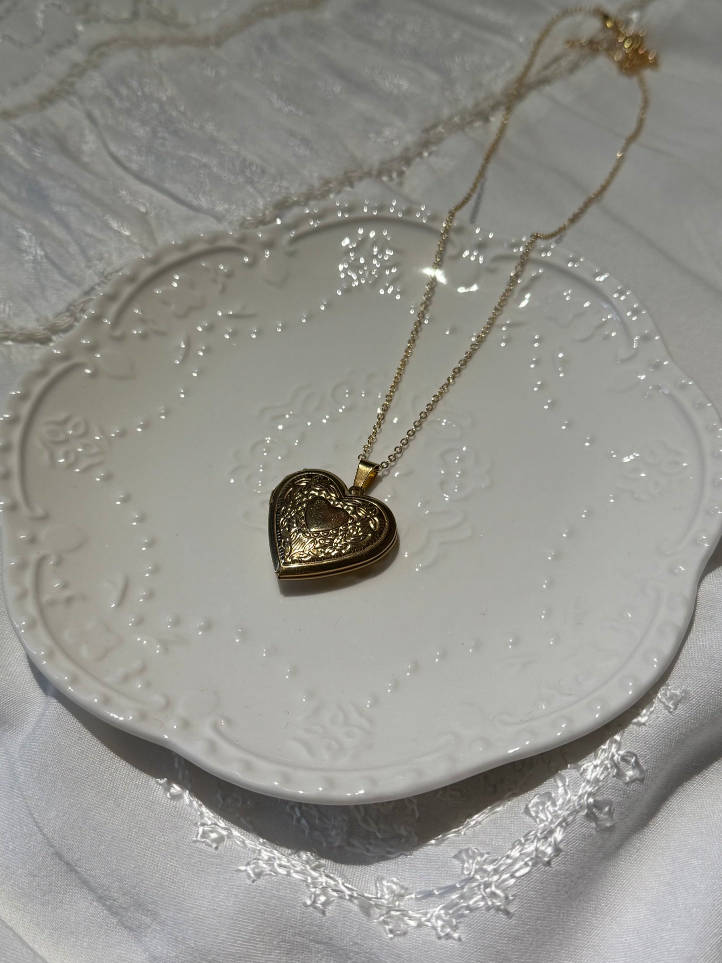 lyra locket necklace