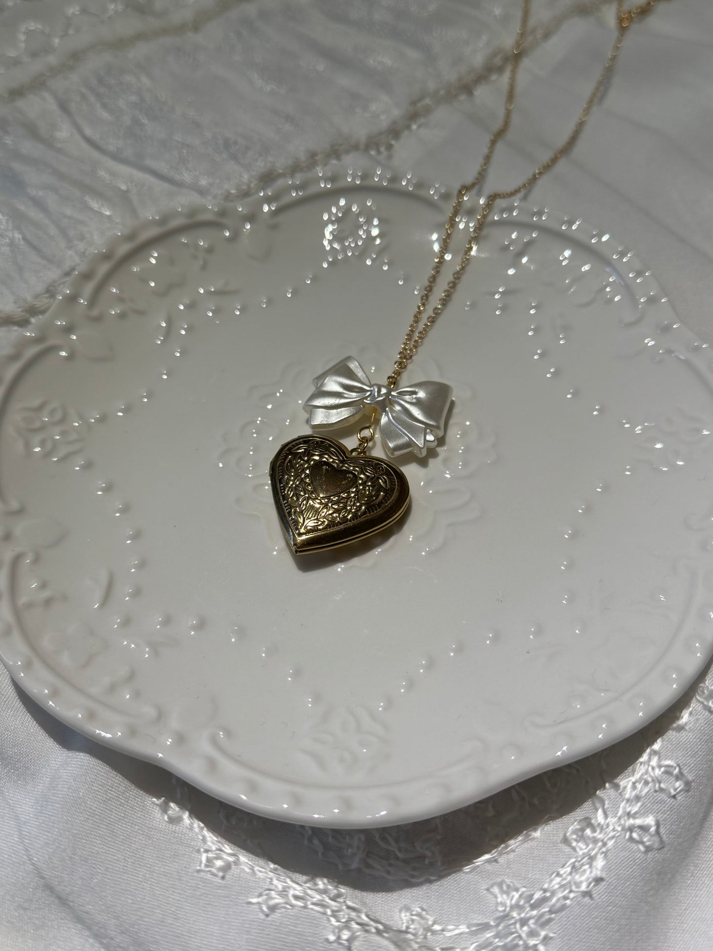 lyra locket bow necklace