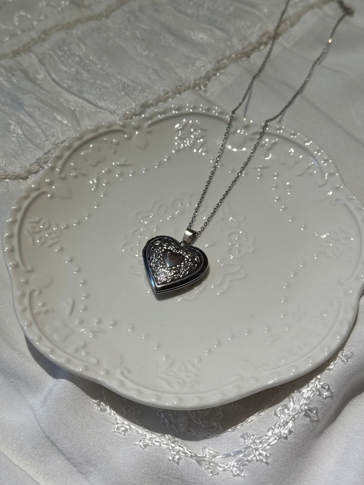 lyra locket necklace